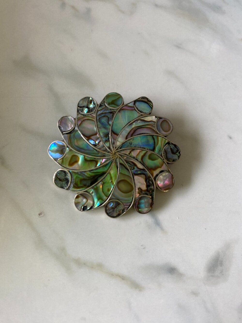 VINTAGE ABALONE SHELL ALPACA MEXICO PINWHEEL DESIGN BROOCH PIN